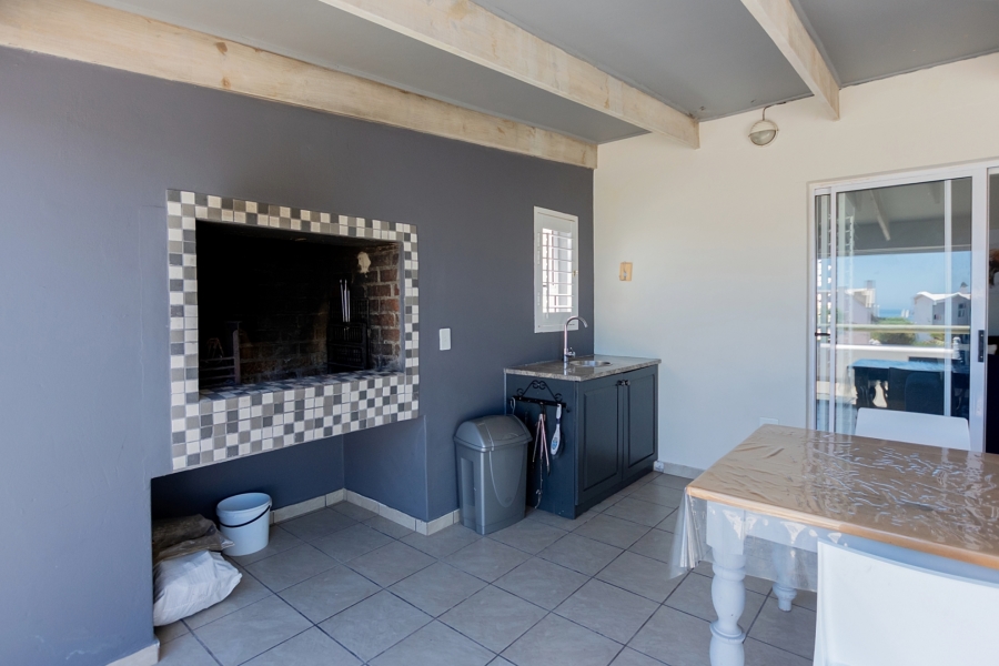 4 Bedroom Property for Sale in Golden Mile Western Cape